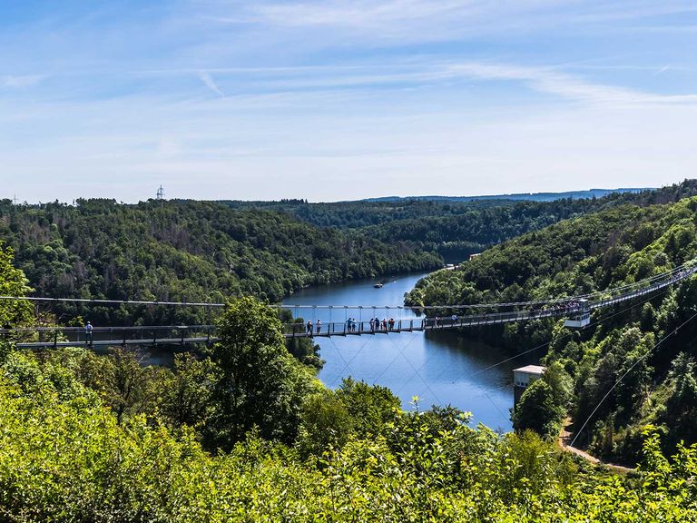 Titan RT über der Rappbodetalsperre im Harz
