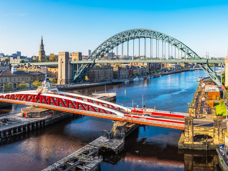 Durch zahlreiche Brücken verbunden: Newcastle und Gateshead Blick auf die Brücken von Newcastle upon Tyne