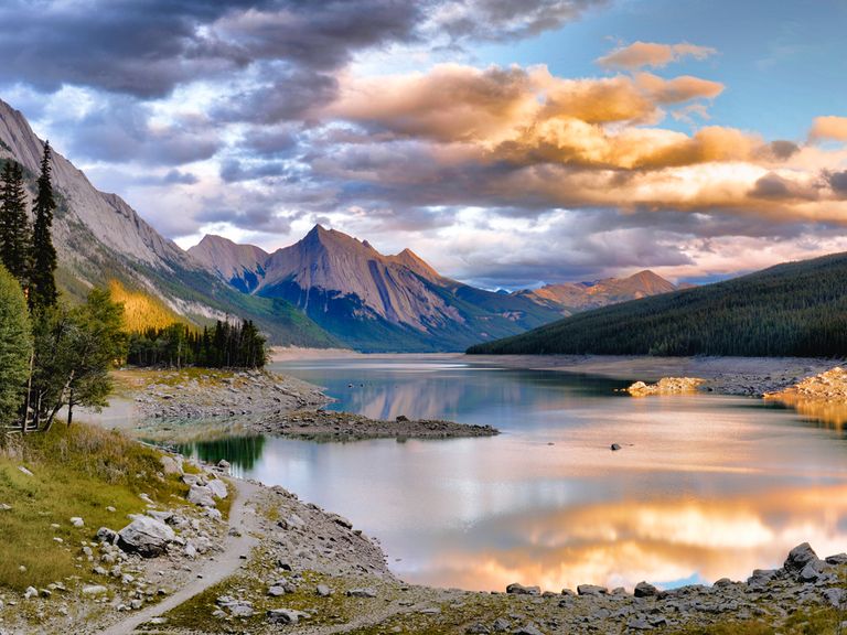 Medicine Lake im Jasper National Park, Alberta