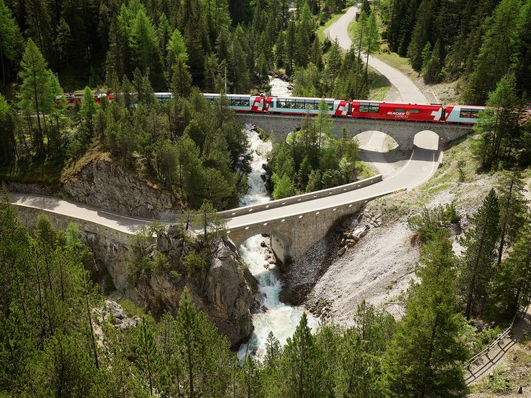 Glacier Express im Albulatal