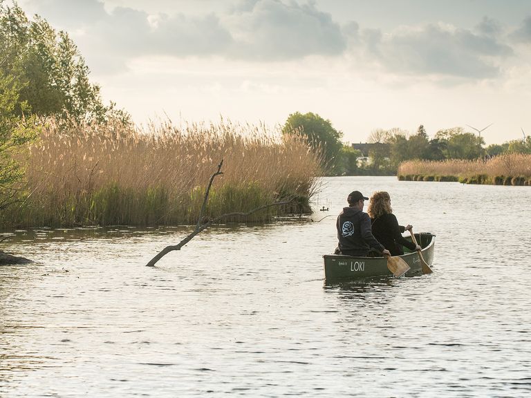 Kanu fahren auf der Dove-Elbe im Süden von Hamburg Dove-Elbe Kanu fahren, Hamburg