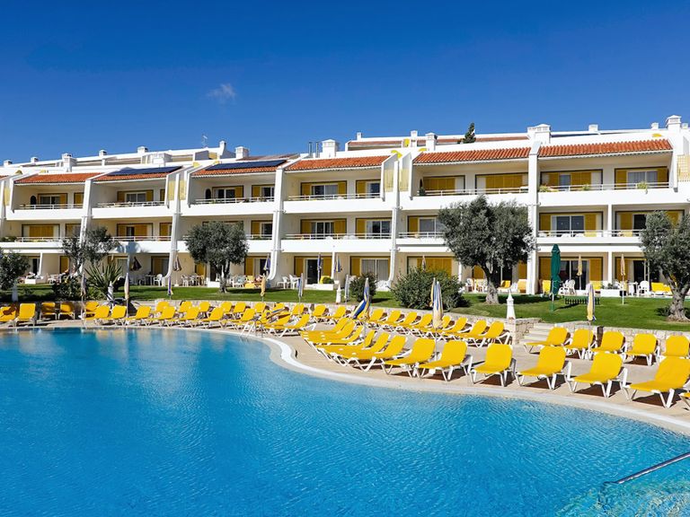Leerer Hotelpool