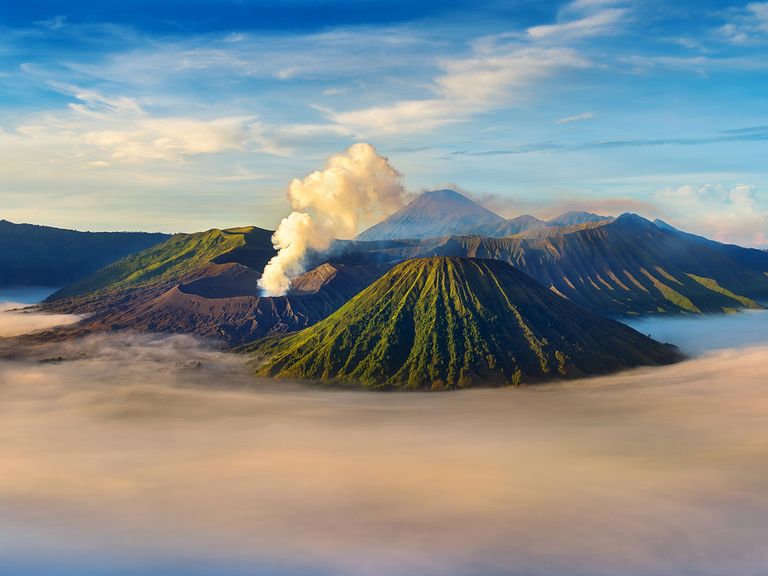Hier zu sehen: der Bromo, ein Stratovulkan in Indonesien. Bromo, Stratovulkan in Indonesien