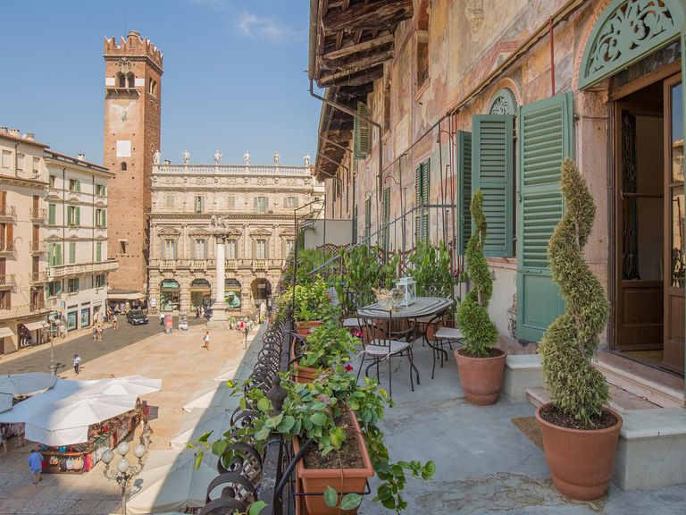 Terrasse der Corte Realdi Suites Piazza Erbe