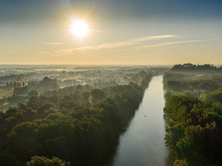 Die Mur ist der längste Fluss der Steiermark. Fluss Mur in der Steiermark