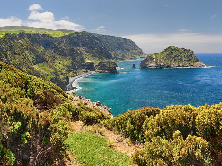 Einsam und romantisch: die Nordküste von Flores auf den Azoren Flores, Azoren