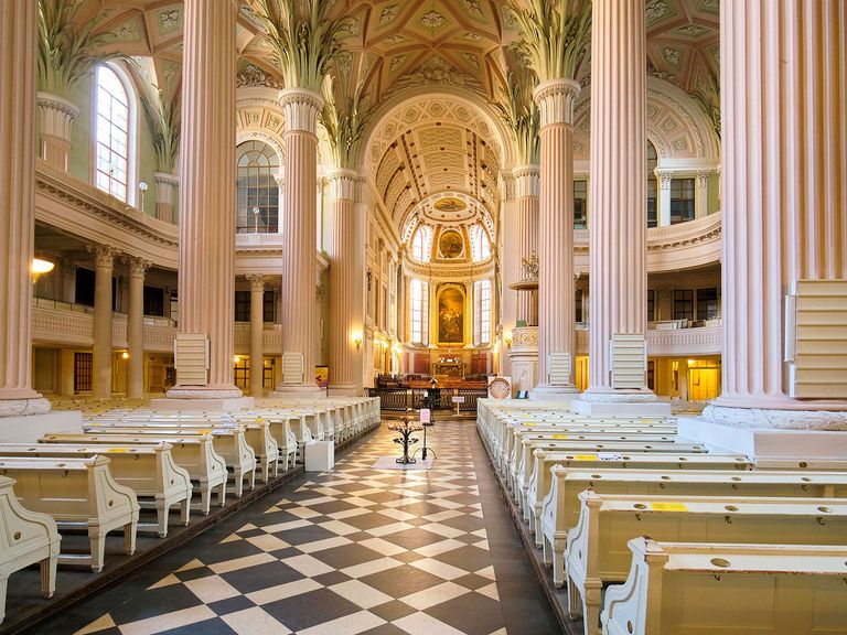 Insbesondere von innen ist die Nikolaikirche in Leipzig ein wahrer Hingucker. Nikolaikirche in Leipzig, Innenansicht