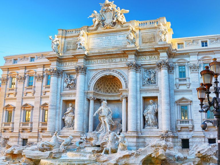 Der Trevi-Brunnen ist der größte Brunnen in ganz Rom. Trevi-Brunnen in Rom