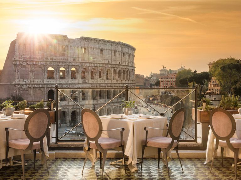 Sterneküche mit Blick auf das Kolosseum: das Restaurant Aroma Aroma Restaurant Terrasse, Rom