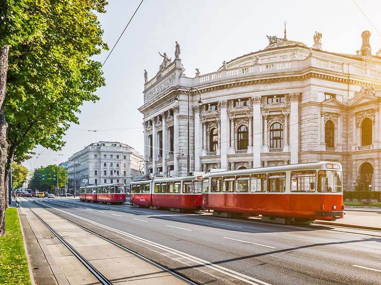 Wiener Ringstraße mit Tram, Wien