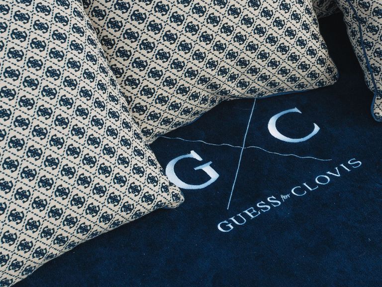 Pop-up Guess x Clovis Segelyacht