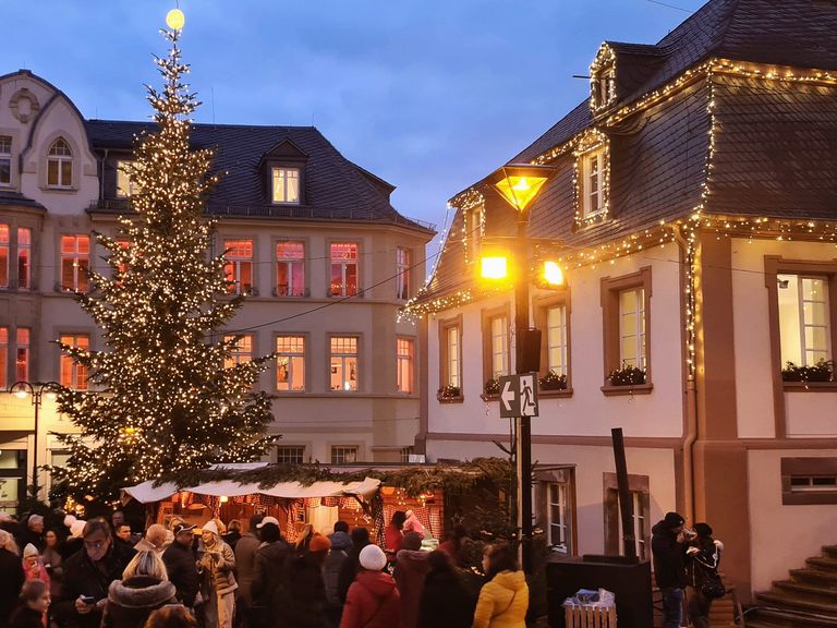 Der Weihnachts- und Mittelaltermarkt in St. Wendel zählt zu den schönsten im Saarland. Weihnachtsmarkt St. Wendel, Saarland