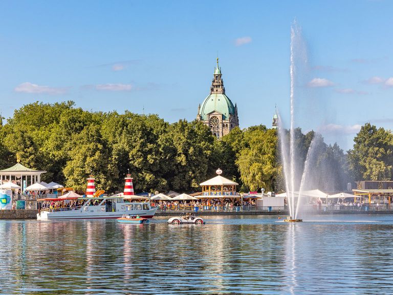 Blick auf den Maschsee und das Neue Rathaus von Hannover, Maschseefest