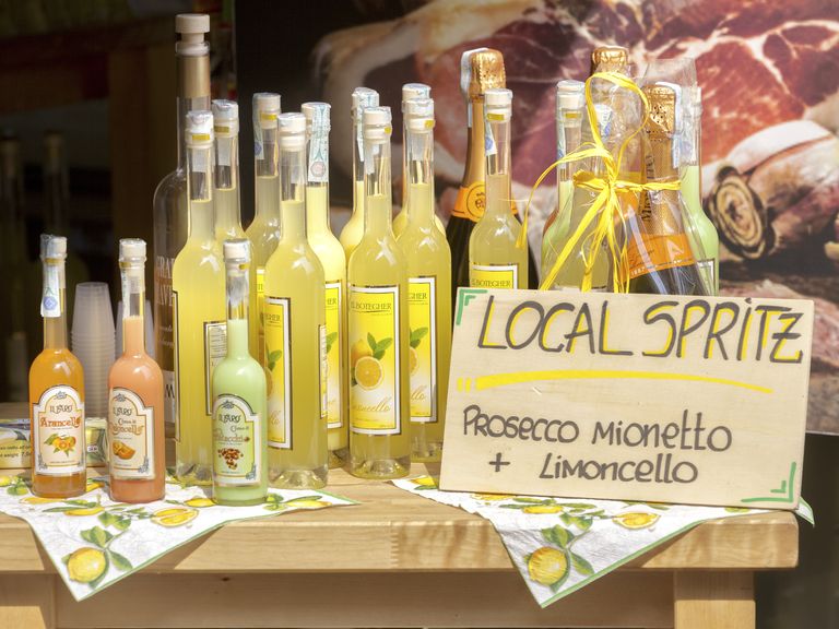 Limoncello und andere alkoholische Getränke vom Gardasee