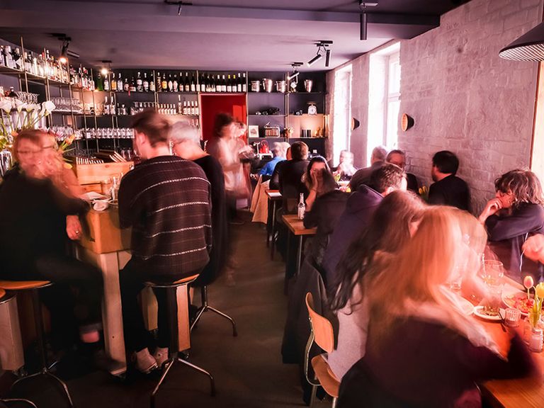 Menschen in dem Restaurant Metzgerei in Stuttgart