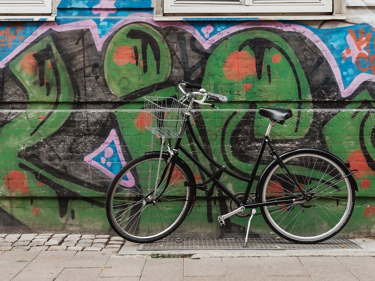 Die Istedgade ist eine Straße im Kopenhagener Quartier Vesterbro. Kopenhagen, Fahrrad in der Istedgade