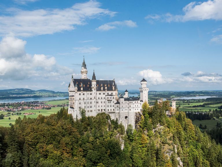 Traumhafter Ausblick: das Schloss Neuschwanstein im bayerischen Füssen Schloss Neuschwanstein