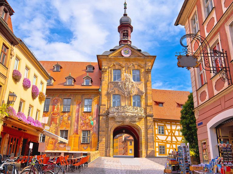 In Bamberg warten zahlreiche Sehenswürdigkeiten auf Besucher:innen. Altstadt in Bamberg