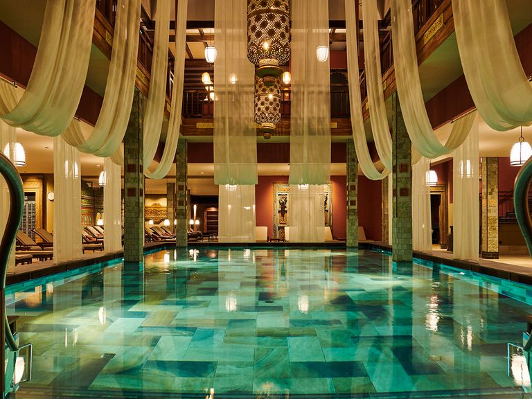 Innenpool im vabali spa Hamburg