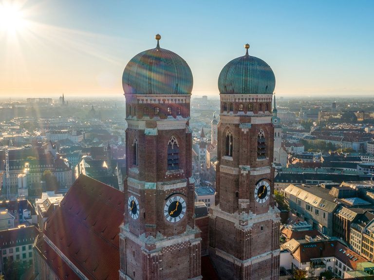 Hier zu sehen: die wunderschöne Frauenkirche in München. Luftaufnahme München Frauenkirche