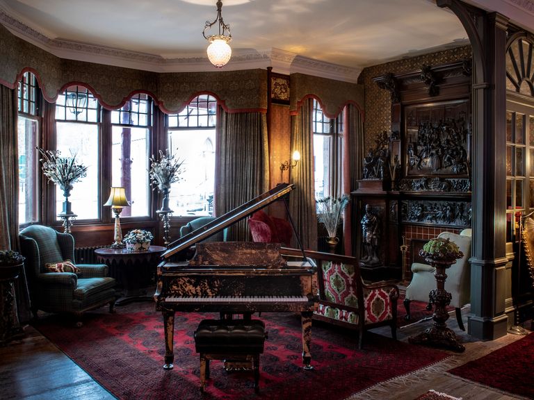 Lobby des Fife Arms, Kunstwerk &bdquo;Apollo/Still Shining&ldquo;