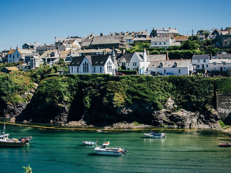 In Cornwall warten traumhafte Küstenabschnitte und Fischerdörfer auf Rosamunde-Pilcher-Fans. Cornwalls Küste
