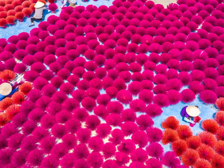 Herstellung von Räucherstäbchen in Quang Phu Cau