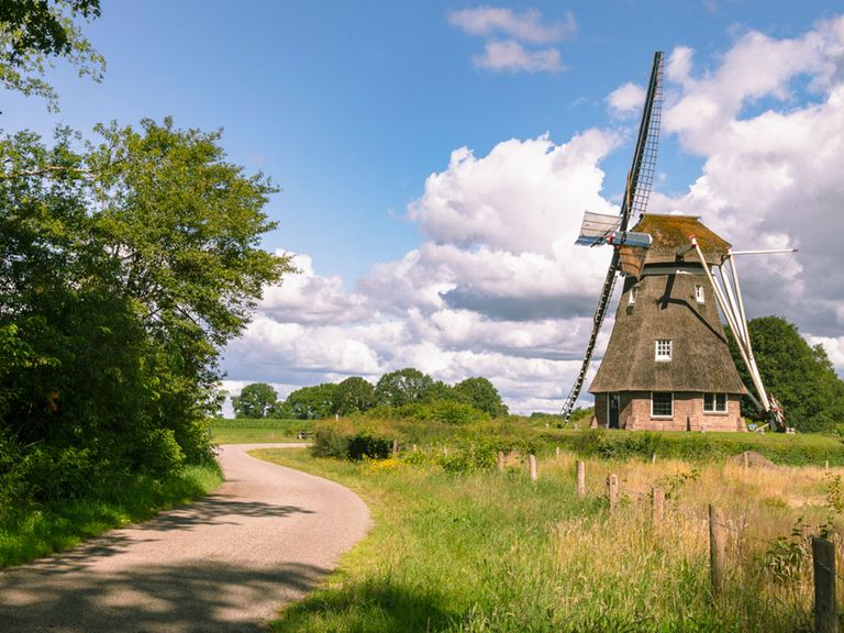 Die Region Drenthe wird oft auch als „Ur-Povinz der Niederlande“ bezeichnet.  Windmühle in der Ur-Provinz Drenthe, Niederlande
