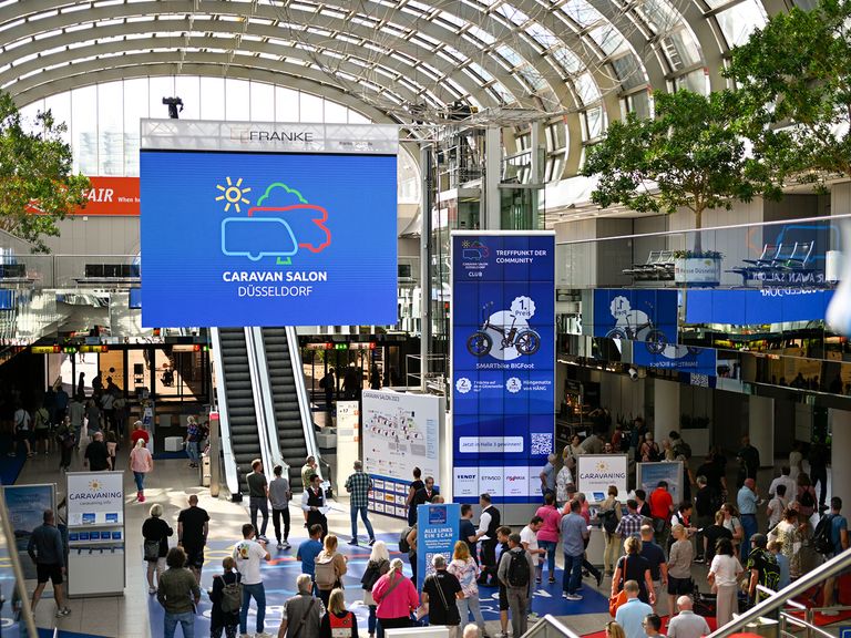 Auch 2023 begrüßt der Caravan Salon in Düsseldorf rund 750 Aussteller. Eingangsbereich Caravan Salon Düsseldorf