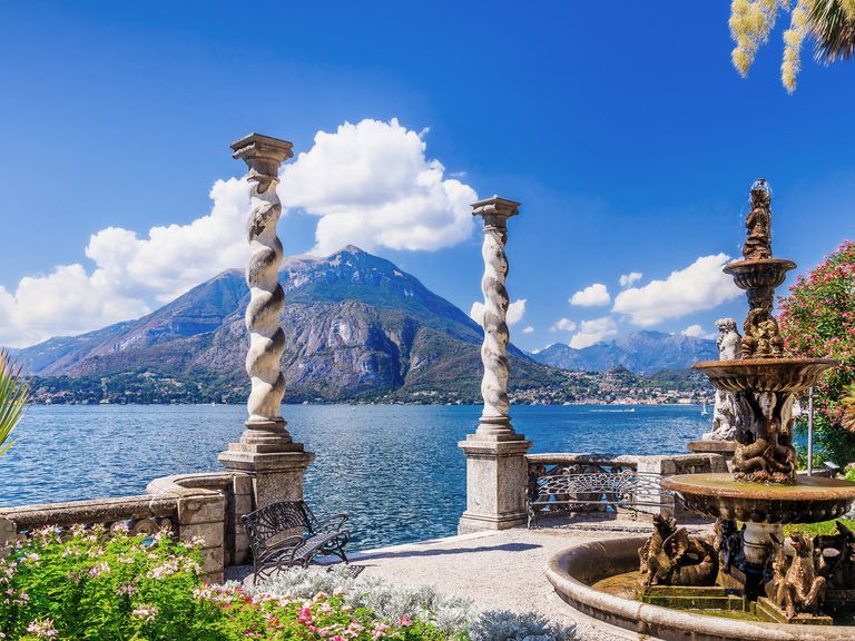 Malerische Palazzi in Varenna am Comer See Blick von Varenna auf den Comer See