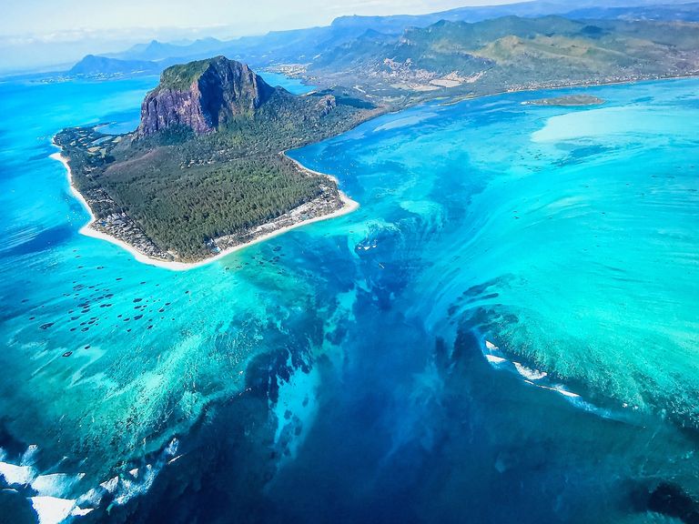 Der Unterwasser-Wasserfall ist ein beeindruckendes Naturwunder – und zugleich eine optische Täuschung.
Unterwasser-Wasserfall vor Mauritius, Indischer Ozean