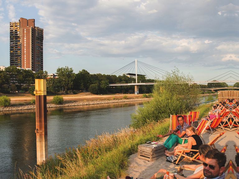 Strand-Feeling an der Mündung des Neckar in den Rhein Strand-Feeling an der Mündung des Neckar in den Rhein