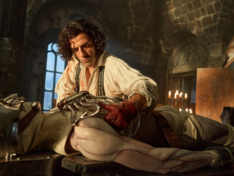 Victor Frankenstein (Oscar Isaac) und seine Kreatur (Jacob Elordi)