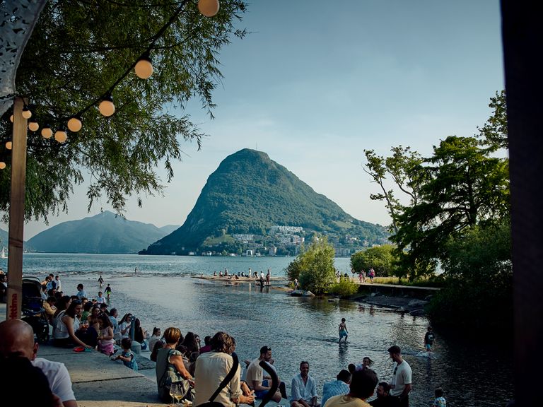 Beliebter Treffpunkt im Sommer: das Lugano Marittima Lugano Marittima, Luganer See im Tessin