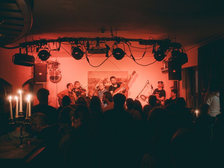 Haldern Pop Bar Band spielt auf der BÅhne ∏ Johannes Hîhn