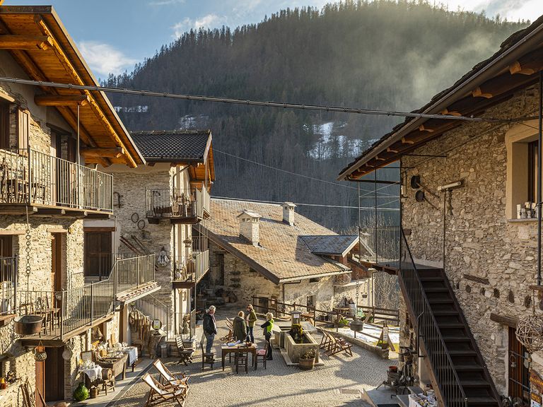 Ceaglio, ein wiederbelebtes Bergdorf in Italien Ceaglio, Italien