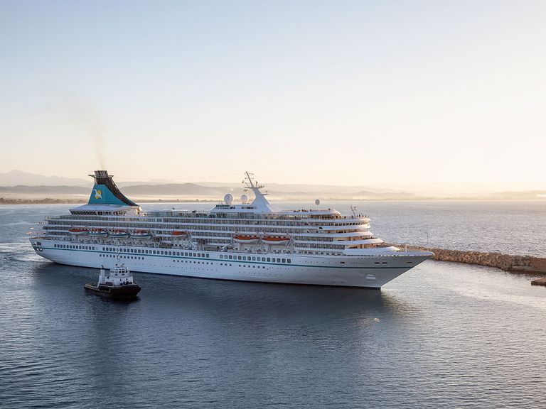 MS Artania unterwegs auf hoher See