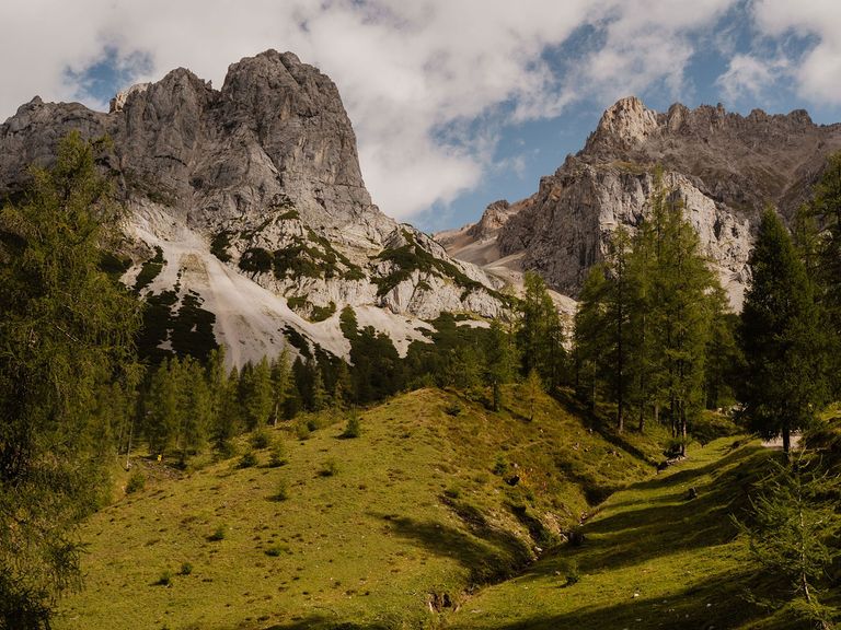 Rund um den Dachstein finden sich zahlreiche besondere Wanderwege. Blick auf den Dachstein bei Schladming