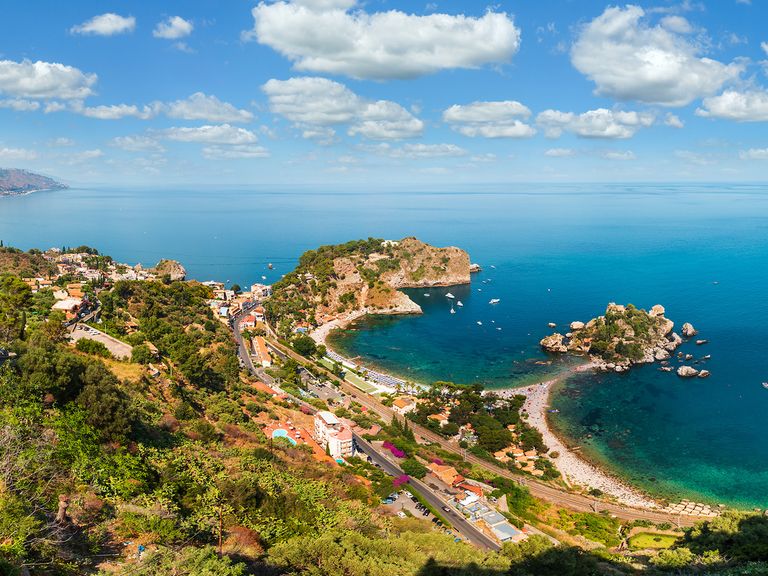 Blick auf die Isola Bella vor Taormina auf Sizilien Blick auf die Isola Bella vor Taormina auf Sizilien