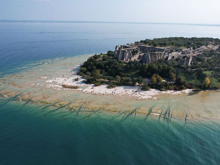 Hier zu sehen: der Jamaica Beach in Sirmione. Jamaica Beach in Sirmione