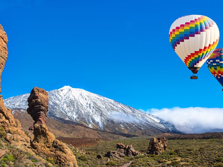 Ballonfahrt über die Felsformationen Roque Cinchado im Teide Nationalpark Ballonfahrt über den Teide Nationalpark