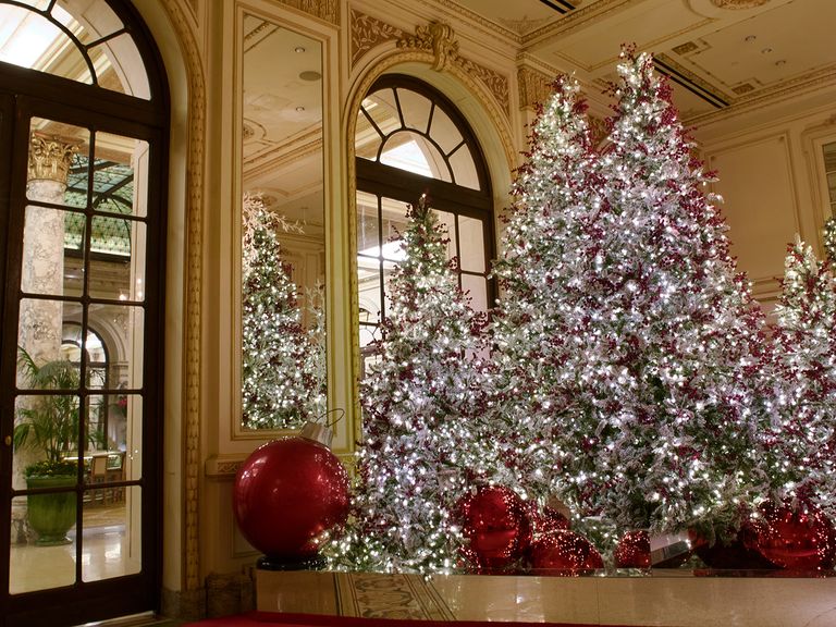 Glanz und Pomp: die Weihnachtsdekoration im New York Plaza Hotel Weihnachten im The Plaza New York