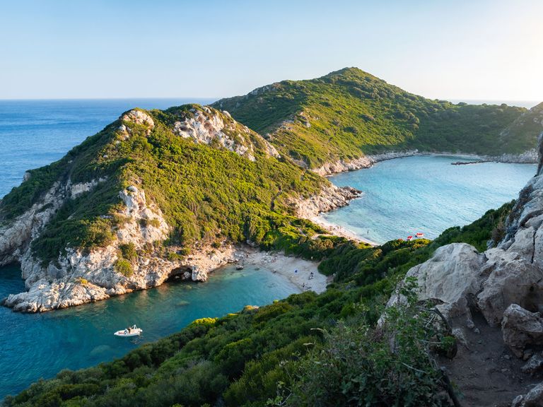 Blick von oben auf Zwillungsbuch Porto Timoni, Korfu