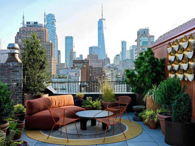Die Krönung: der Blick von der Dachterrasse des New Yorker Hotels The Manner. Die Dachterrasse des Hotels The Manner