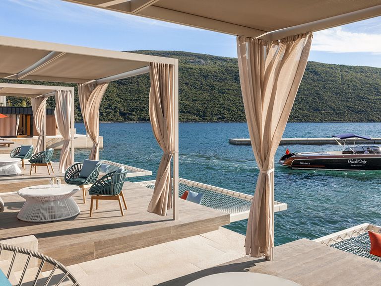 Tapasake Club, Cabanas mit Blick aufs Meer