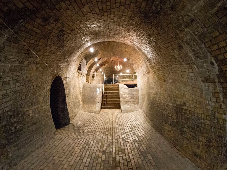 Kronleuchtersaal in der Kanalisation von Köln