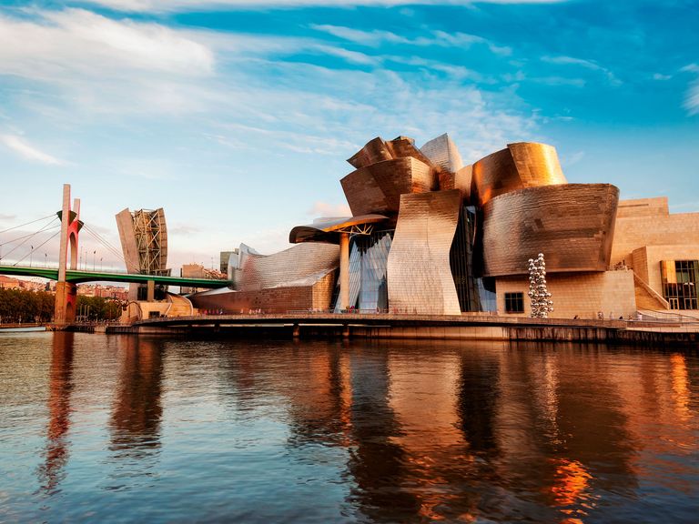 Wer nach Bilbao reist, darf das Guggenheim Museum keinesfalls verpassen. Guggenheim Museum Bilbao