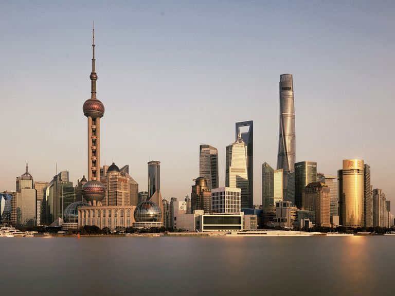 Alles am Fluss: Shanghais Skyline am Huangpu Shanghai Skyline