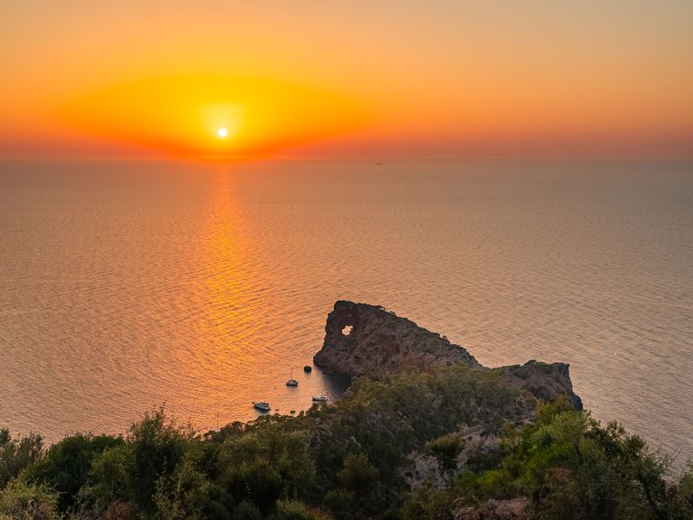 Sonnenuntergang, gesehen von der Halbinsel Sa Foradada im Nordwesten von Mallorca