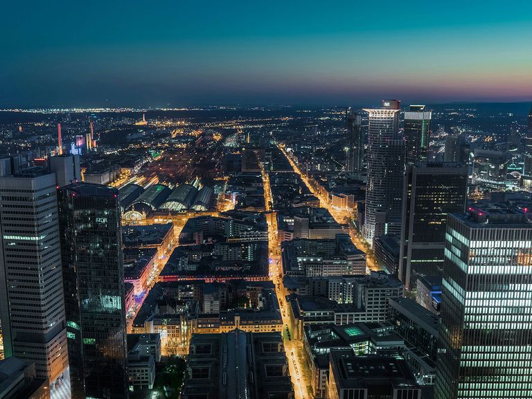 Frankfurt am Main von oben bei Nacht